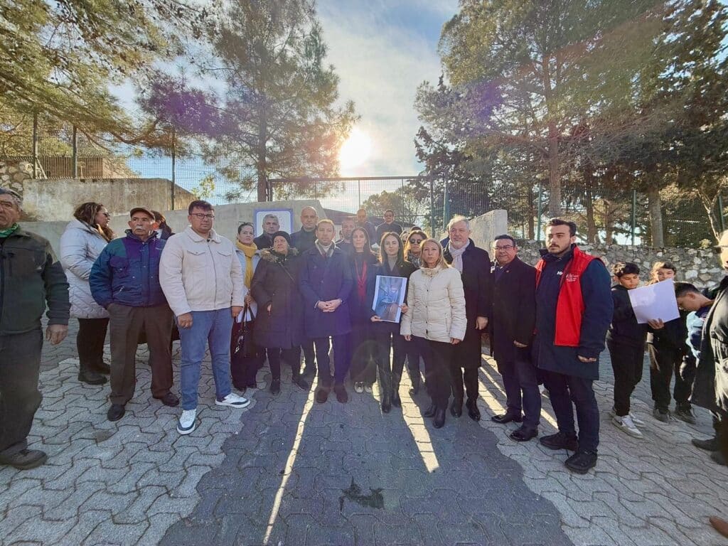 Bodrumda Egitimde Esitsizlik Protestosu Konteyner Siniflara Tepki 4