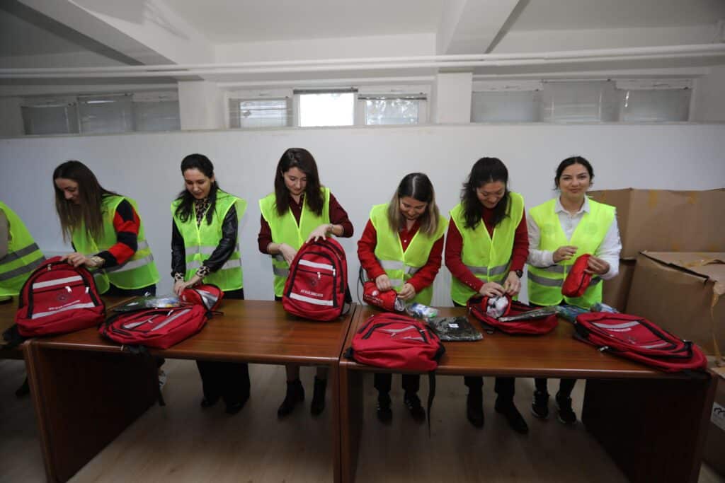 Buyuksehir Belediyesinden Deprem Cantasi 1