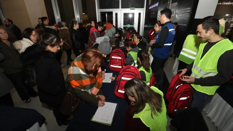 Buyuksehir Belediyesinden Deprem Cantasi 11
