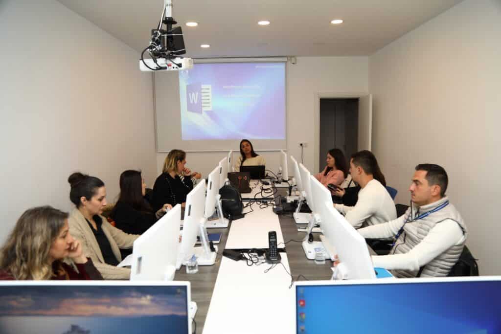 bodrum belediyesi belediye personeline bilgisayar programi egitimi 3