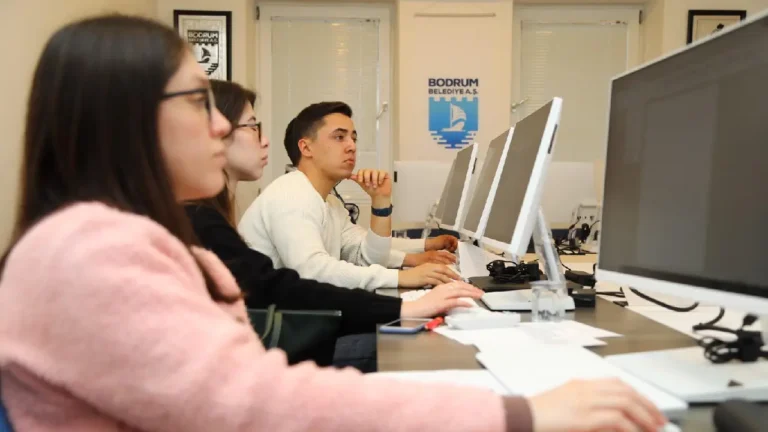 bodrum belediyesi belediye personeline bilgisayar programi egitimi 8