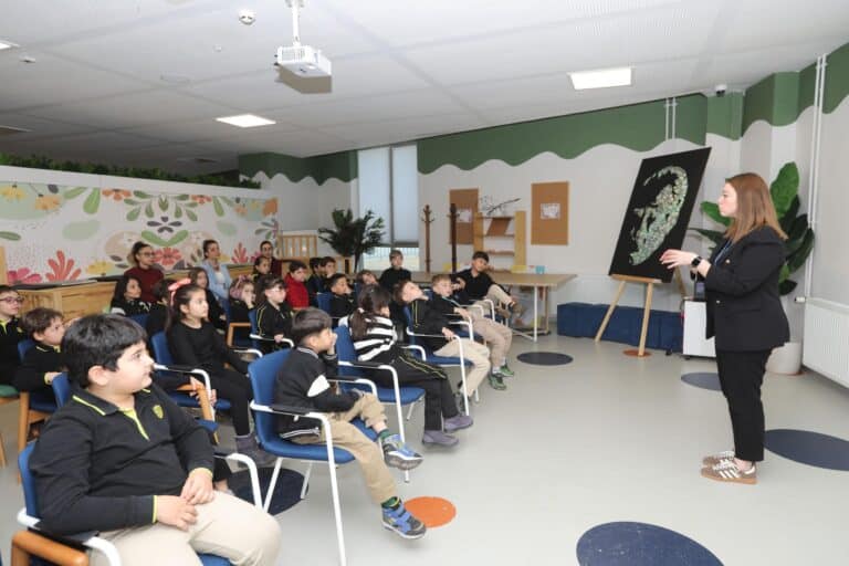 Cocuklar Oyuncak Kutuphanesinde Hem Egleniyor Hem Ogreniyor 2