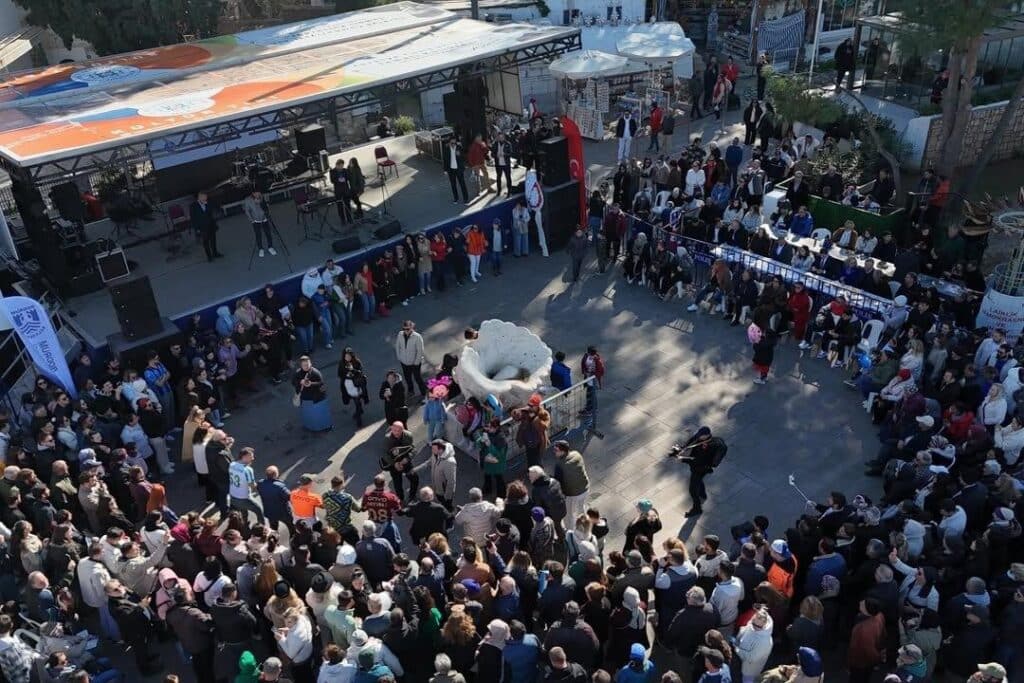 Bodrumda 10. Hamsi Festivali Binlerce Kisiyi Karadeniz Coskusunda Bulusturdu 8