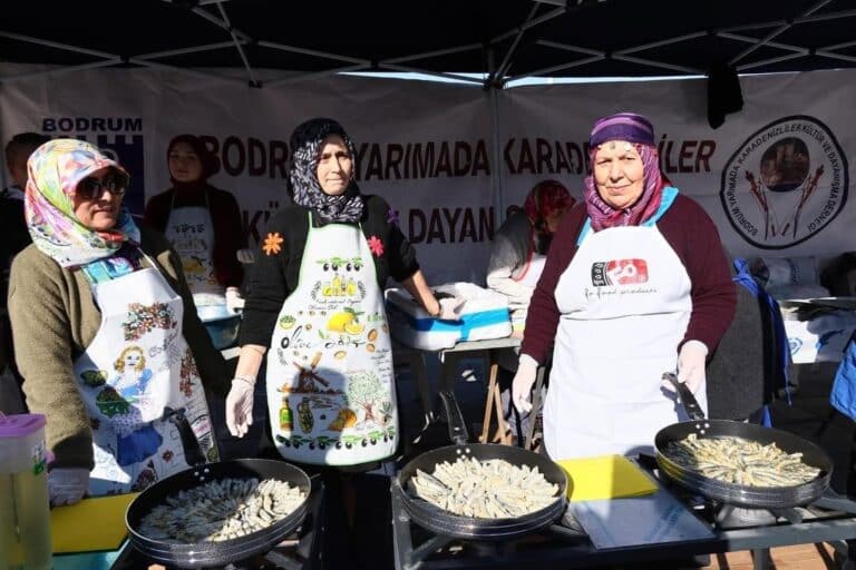 Bodrumda 10. Hamsi Festivali Binlerce Kisiyi Karadeniz Coskusunda Bulusturdu 9